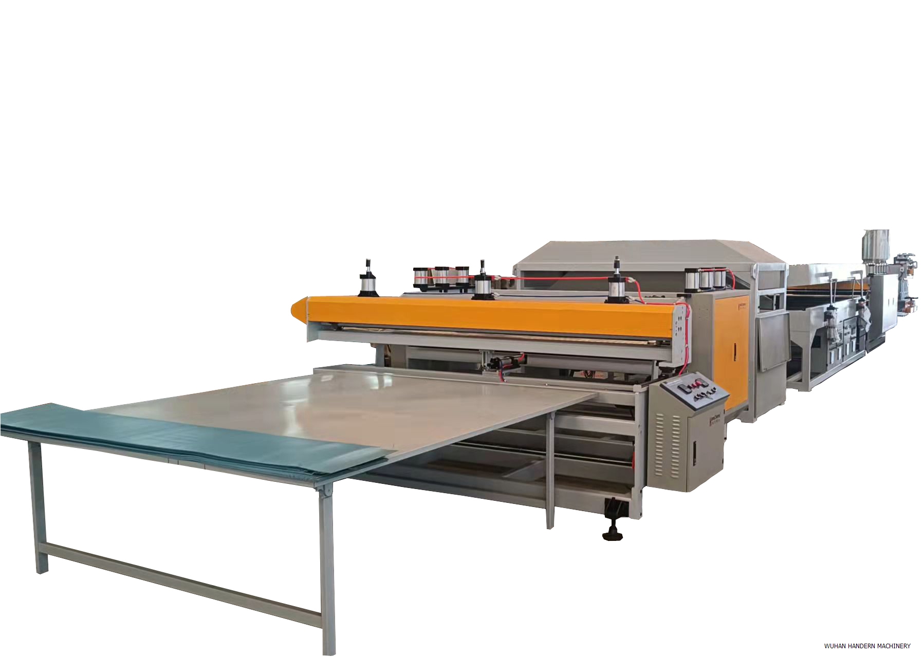 What are the precautions for the installation site of the hollow board production line